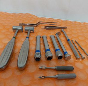LOT OF 13 STAINLESS MEDICAL SURGICAL INSTRUMENTS TOOLS (LAM-779)