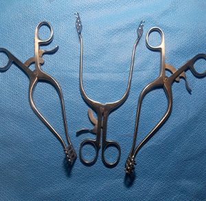 LOT OF 3 PRINCETON 19670-24 3 x 4 PRONGS RETRACTOR 8 1/4" (LAM-2591)